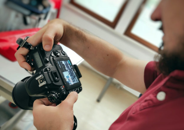 Tierfotograf Mihajel Ter aus Weil im Schönbuch hat mit sicherem Blick und viel Feingefühl neue Teamfotos, Porträts der Mitarbeitenden und atmosphärische Aufnahmen der Praxisräume eingefangen.